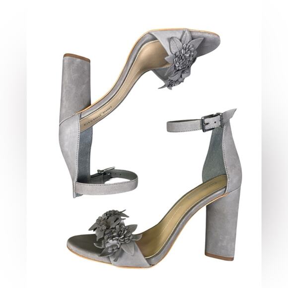 Gianni Bini Kehlani 3D Floral Suede Leather Heeled Sandal Women’s Size 8.5M Grey - Picture 4 of 11